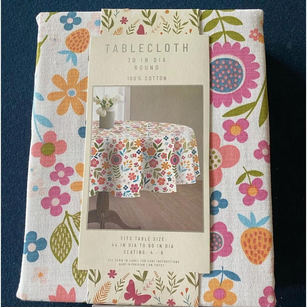 ADORABLE tablecloth by NORDSTROM 🌸 70inch diameter ( fits a variety of tables)